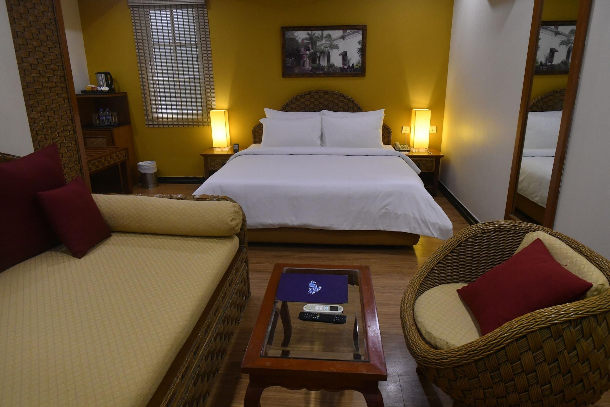 The Richmond Hotel Pondicherry Exterior photo